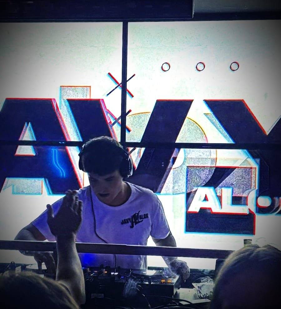 DJ en cabina